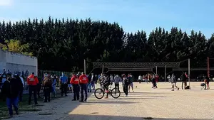 La policía 'caza' a más de 80 personas en un partido clandestino de voleibol junto al cementerio de Burlada