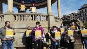 Familiares de mayores fallecidos por la Covid en Navarra se unen para sonrojar a Chivite: "No hace su labor"