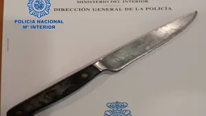 Un hombre de 52 años trata de apuñalar a un policía nacional en Pamplona: "Os tengo que llevar por delante"