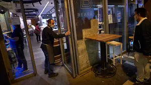 Los hosteleros navarros ante el cierre de interiores: "Es un jarro de agua fría"