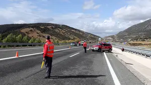 Con dificultad para respirar, pero sin heridas: fuerte colisión entre un coche y un tractor en Larraga 