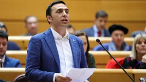 El PSOE se alía con Vox para tumbar el Fuero Nuevo de Navarra, aprobado por unanimidad en el Parlamento