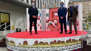 El Corte Inglés de Pamplona cumple 15 años: César Oroz transforma su edificio en elementos icónicos de Navarra