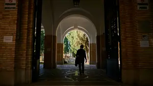 La alumnos de una escuela taller de Pamplona arreglarán el pavimento de la entrada del cementerio de San José