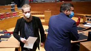 El Gobierno foral condena los homenajes a etarras mientras 'pacta' con quienes los jalean