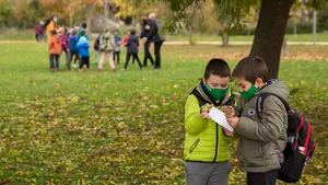 Reconectar con la naturaleza: la educación ambiental de los más pequeños se traslada a las zonas verdes de Pamplona