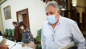 Esporrín vuelve a la carga con las barras de la Plaza del Castillo, este vez con Bildu y Geroa Bai