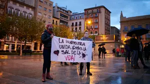 Hosteleros navarros exigen a Chivite un "rescate inmediato y real" mientras mantenga su cierre
