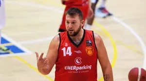 Nuevo abandono: Basket Navarra rescinde el contrato del pivot balear Alexei Pérez, fichado este verano