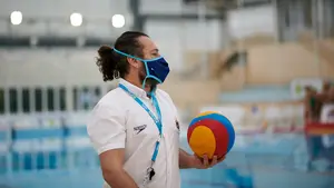 Se inaugura la temporada de waterpolo en la piscina de Amaya con la visita del Mataró: las mejores imágenes