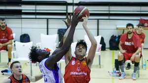 El Basket Navarra sonríe por fin: sufrida y emocionante primera victoria ante el Hospitalet en Arrosadía