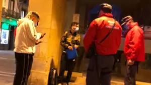 Detenido por pegar, junto a varios amigos, a un joven en el centro de Pamplona para robarle una cazadora