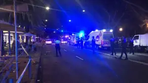 Un conductor ebrio arrolla a seis personas que tomaban algo en una terraza y el copiloto huye del lugar