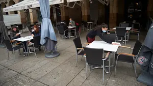 Hosteleros navarros confirman que no podrán abrir el interior de sus bares hasta mediados de diciembre