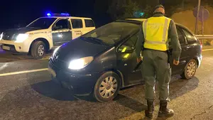 Detenidos dos negacionistas de Orcoyen por no querer ponerse la mascarilla en una tienda de Arnedo