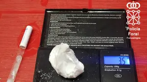 Marihuana, speed y básculas de precisión: detienen en Ansoáin a un hombre de 27 años e investigan a otro de 21