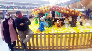 El Belén más espectacular de Navarra: el centro comercial Itaroa inaugura el suyo hecho con 8.000 globos