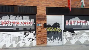 Bildu no condena las pintadas en favor de etarras en Pamplona, pero pide rechazar las de sus 'herriko tabernas'