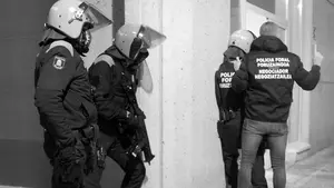 La Policía Foral reduce a una persona atrincherada con una escopeta que amenazaba con dispararse