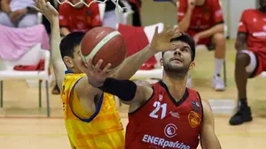 Basket Navarra y Gran Canaria miden sus fuerzas en Arrosadía: las mejores imágenes del choque