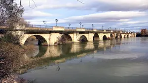 Se lanza al río Ebro en Tudela para salvar a un niño de 9 años que había caído por accidente al agua mientras jugaba
