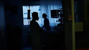 Una tarde en la planta Covid y en la UCI: así trabaja el personal sanitario de la Clínica Universidad de Navarra