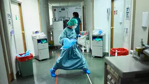 ¿Por qué el Covid es ahora ocho veces más infeccioso? Un estudio asegura que es por esta mutación