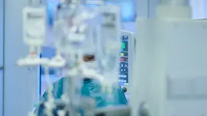 Un hombre de 77 años, nueva víctima del Covid en Navarra: suben los ingresos en hospitales