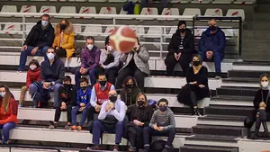 El Basket Navarra ya juega con público en el pabellón Arrosadía: las mejores imágenes del partido