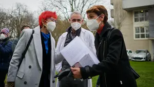 Navarra tira a la basura dosis de la vacuna contra el Covid porque sobraban tras inyectar en una residencia de Pamplona