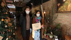 Estella se une al impulso del comercio local: la floristería Cúrcuma gana el concurso de escaparates 