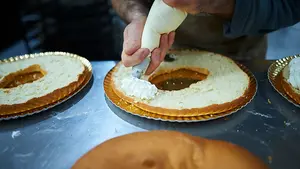 El obrador de Pamplona que arrasa con sus roscos artesanos en Navidad desde hace 38 años