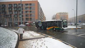 Primeros problemas en Pamplona: cuatro líneas de villavesa 'acortan' sus recorridos por la nieve
