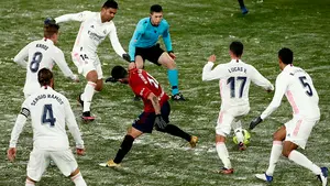 Osasuna y Real Madrid se baten en un Sadar amenazado por la nieve: las imágenes del empate tras un buen partido