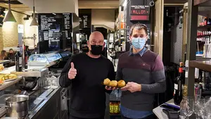 El bar Río de Pamplona alcanza el millón de fritos de huevos vendidos: "No esperábamos llegar tan rápido"