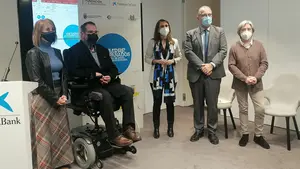 Pamplona impulsa un proyecto para abordar la soledad de los mayores, "uno de los retos del siglo XXI"