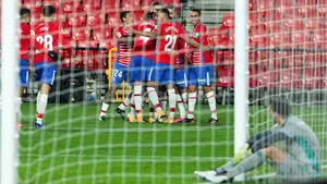 Una caída muy dolorosa en Granada: las imágenes del partido en el que Osasuna no ha sido capaz de sumar