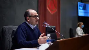 El alcalde de Fitero se presenta en el Parlamento para exigir que mejoren los accesos a la localidad