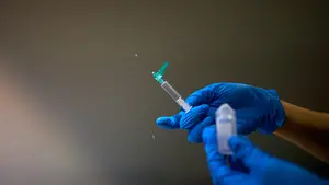 La UE pide explicaciones a AstraZeneca por los retrasos de la vacuna e Italia le llevará a los tribunales