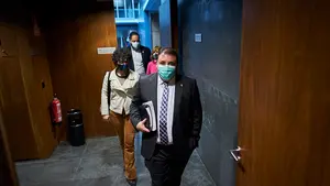 Ya es oficial: esto es lo que ganarán los parlamentarios forales tras acordar subirse el sueldo casi un 1%