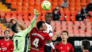 Un desafortunado gol en propia puerta impide el triunfo de Osasuna ante el Valencia en Mestalla