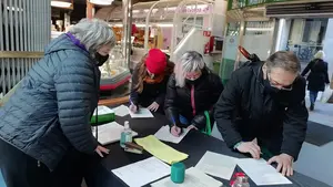 Recogida de firmas para pedir pediatras en un centro de salud de Pamplona: "Llevamos dos meses sin ninguno"