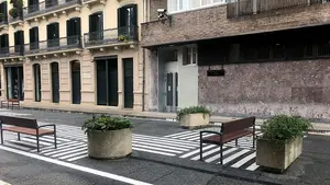 Cambios en General Chinchilla: Pamplona 'moverá' jardineras y bancos para facilitar el acceso de coches policiales