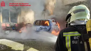 Un incendio en un corral abandonado calcina un coche en Andosilla: Policía Foral investiga el suceso