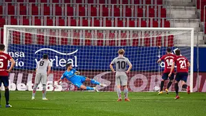 Osasuna es el segundo peor equipo de Primera en el balance de penaltis señalados por los árbitros