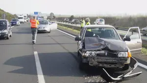 Nuevo accidente en la A-15: fuerte colisión de siete vehículos y una persona herida