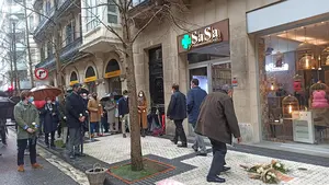 Un homenaje sencillo "para no olvidar": inauguran una placa en memoria de Fernando Múgica