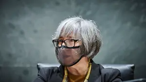 Piden en Navarra que se permita el uso de mascarillas semitransparentes para facilitar la comunicación a personas sordas