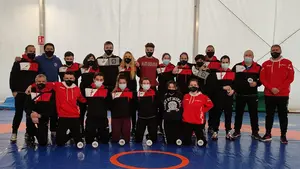 El club de Lucha de Burlada se impone en el campeonato navarro senior disputado en El Soto