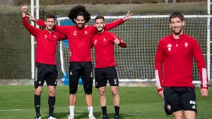 Osasuna recupera a Brasanac y a Juan Cruz en la lista de convocados para recibir al Sevilla en El Sadar